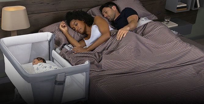 https://www.chicco.ch/dw/image/v2/BJJJ_PRD/on/demandware.static/-/Sites-Chicco-Switzerland-Library/default/dw53885192/site/advice-pages/culla-vicino-letto-next-to-me/DORMIRE_VICINO_NEONATO.jpg