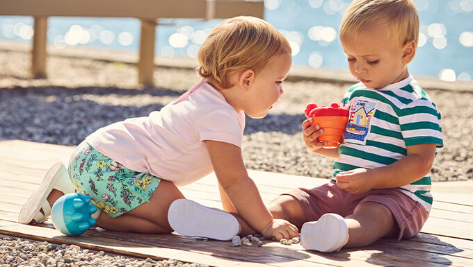 https://www.chicco.ch/dw/image/v2/BJJJ_PRD/on/demandware.static/-/Sites-Chicco-Switzerland-Library/default/dw6eca9411/680x385px-CHICCO_SS26_ANIMATE_14_4946.jpg